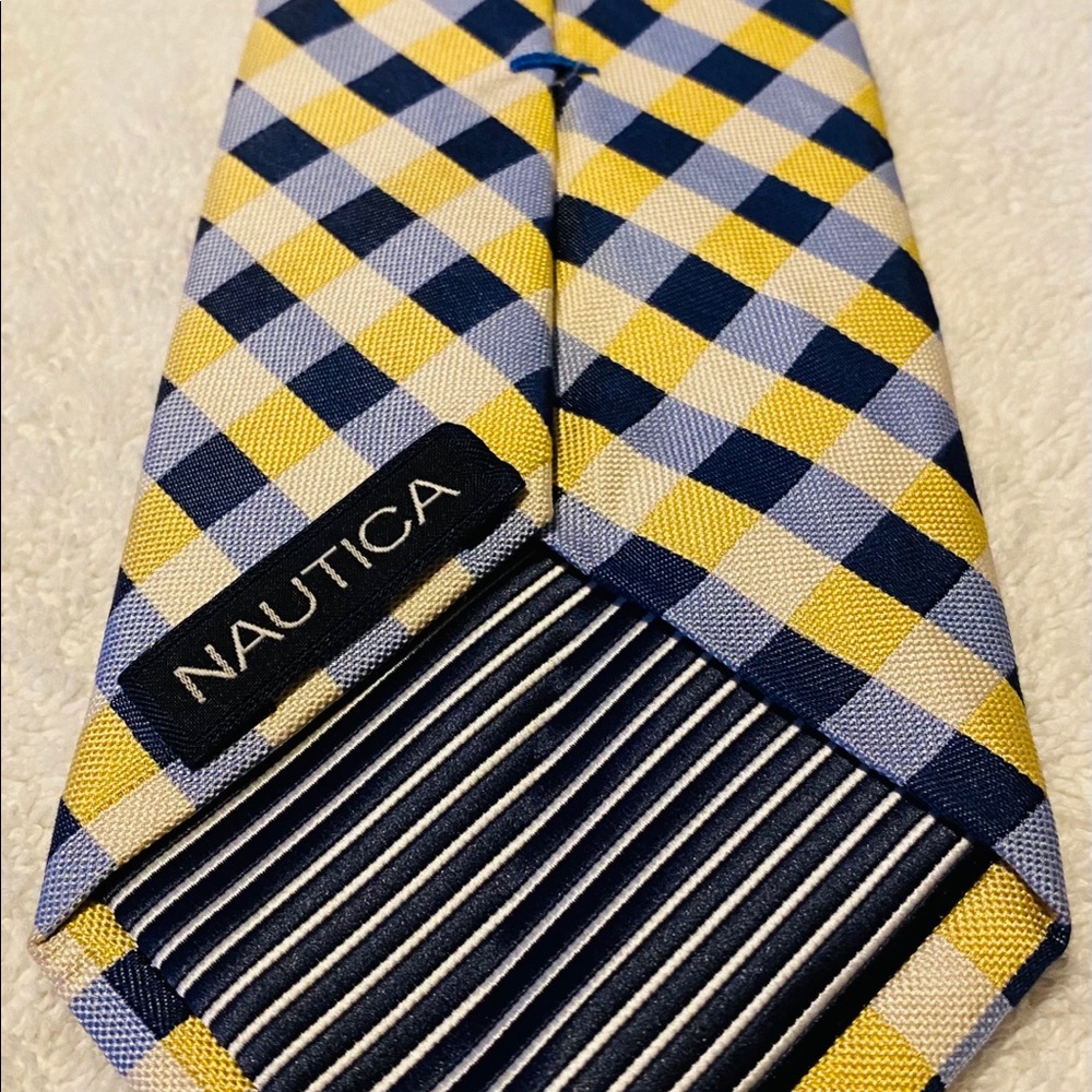 Brand New Stylish Tie By NAUTICA - Picture 3 of 3